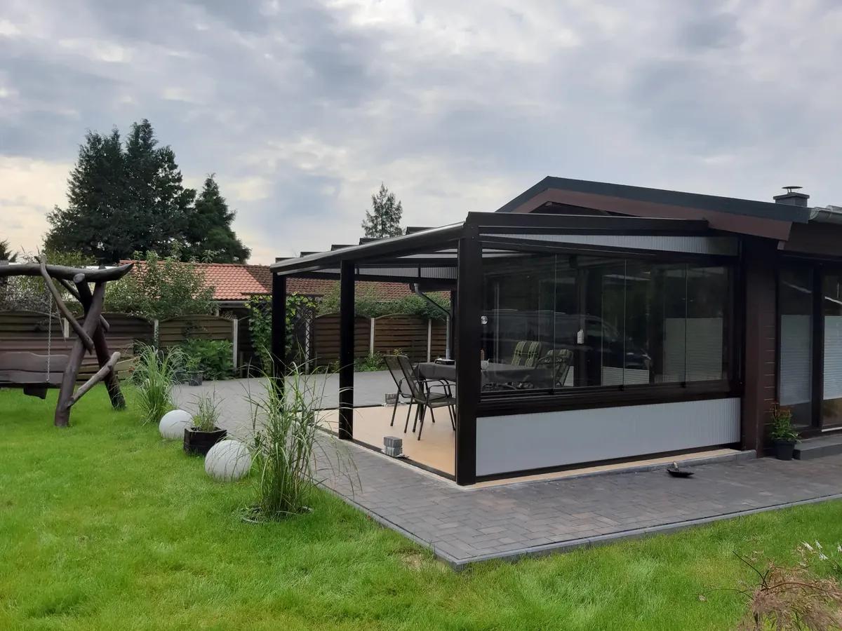 Verglaster Sommergarten